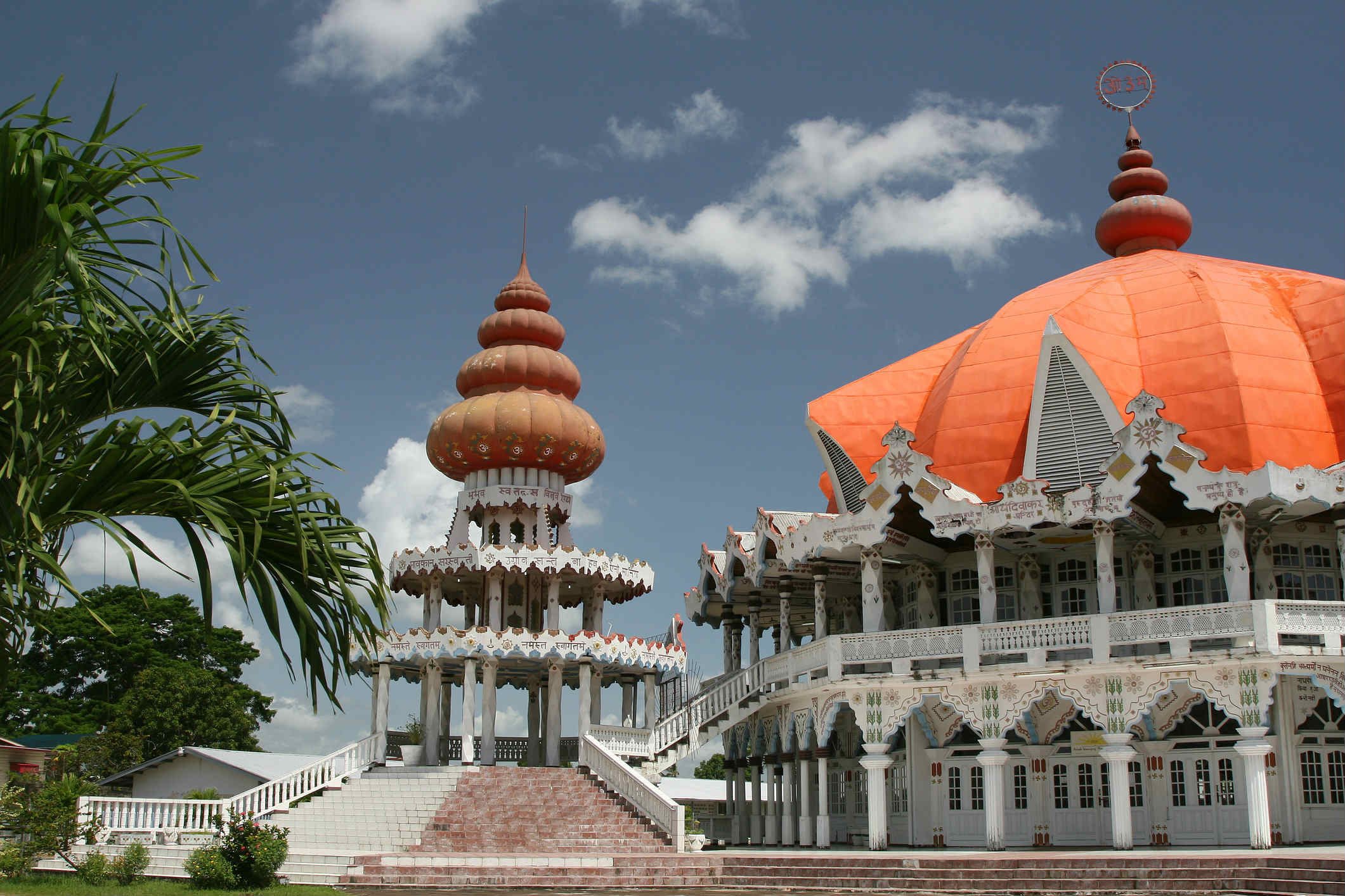 Le Suriname: État Atypique Entre Amazonie, Caraïbes et France